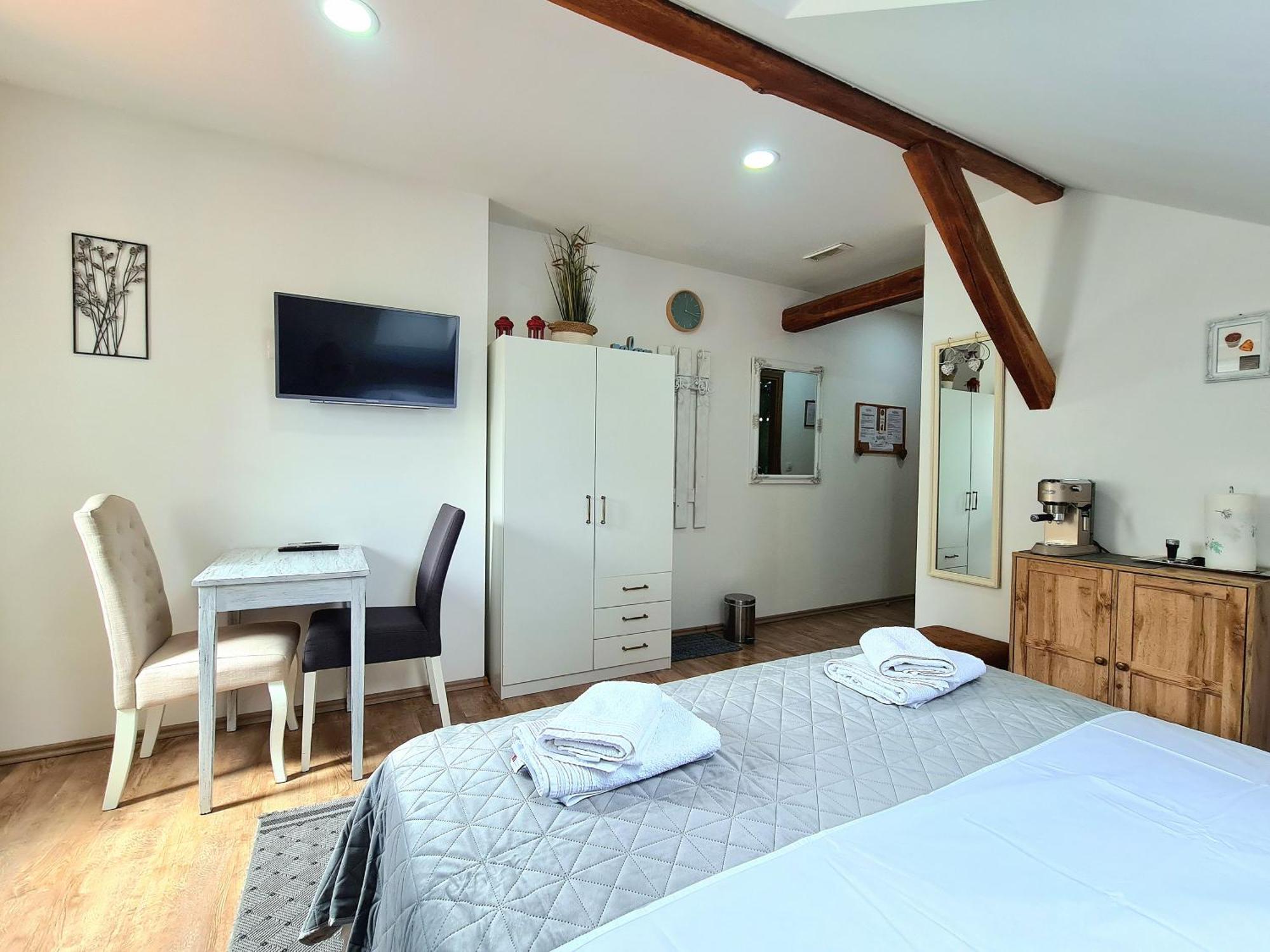 Rooms Garden Слунь Екстер'єр фото